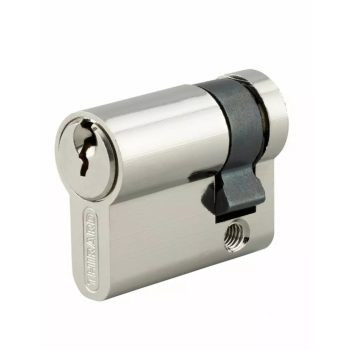 Delta félhengerzárbetét  30 x 10 mm Nikkel